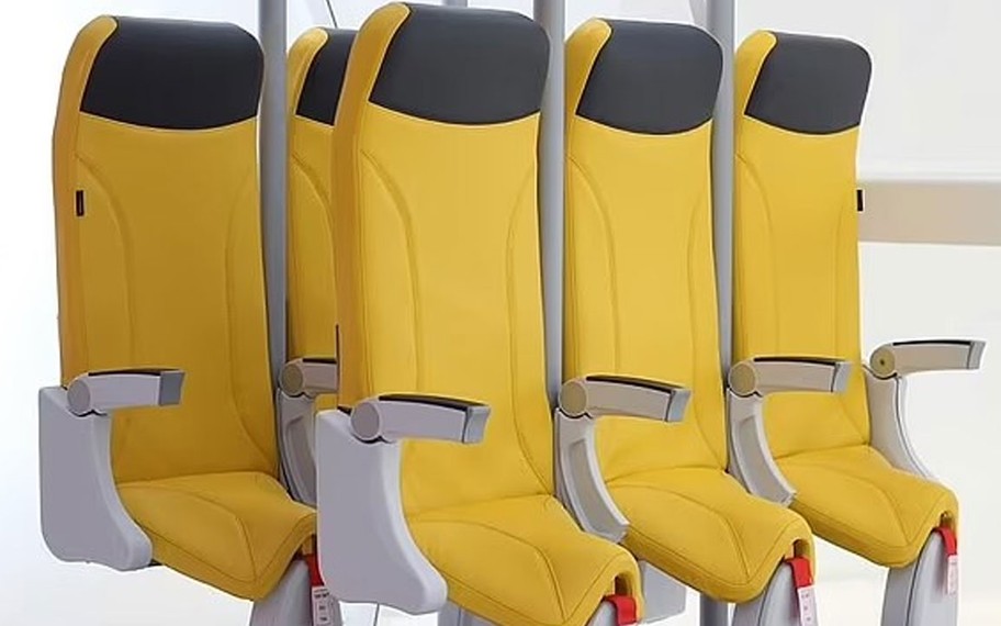 Havayolu şirketleri, yeni bir "ayakta yolcu" koltuğu için düğmeye bastı